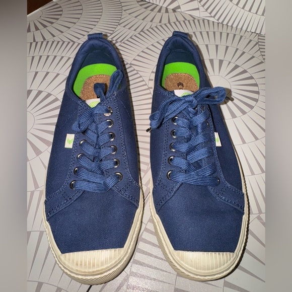 Cariuma OCA Low Blue Women’s 11.5 Men’s‎ 10 Excellent Condition - Picture 1 of 8